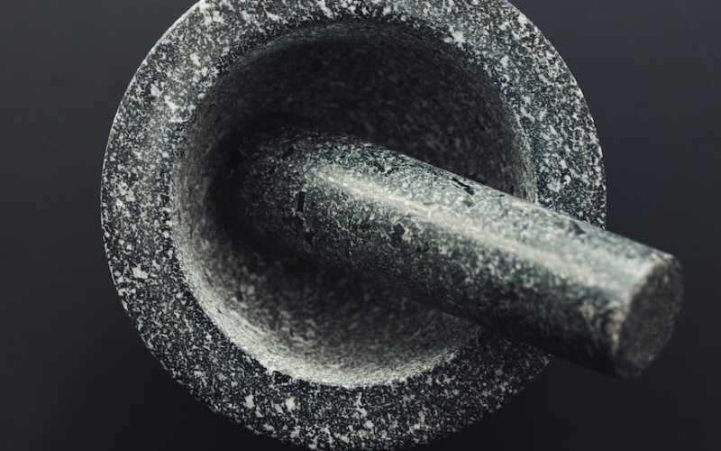 black and gray mortar and pestle